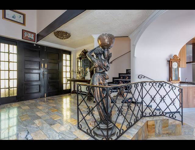 6 BEDROOM FREEHOLD FOR SALE IN WYNBERG